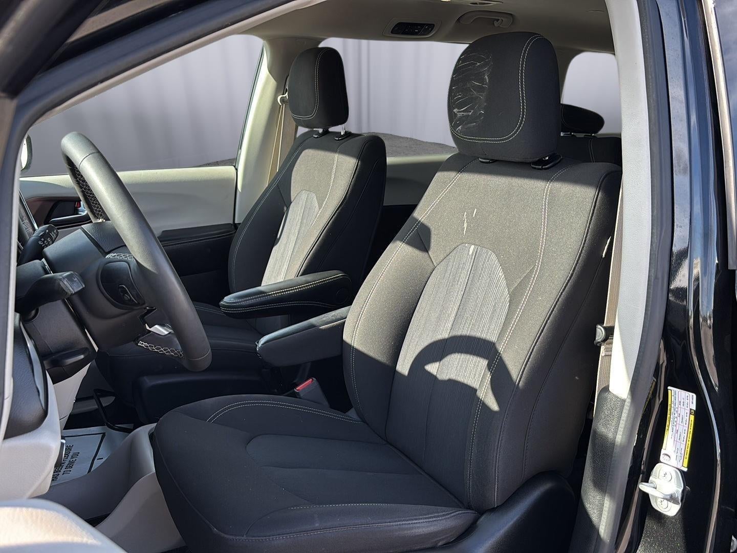 2022 Chrysler Voyager LX