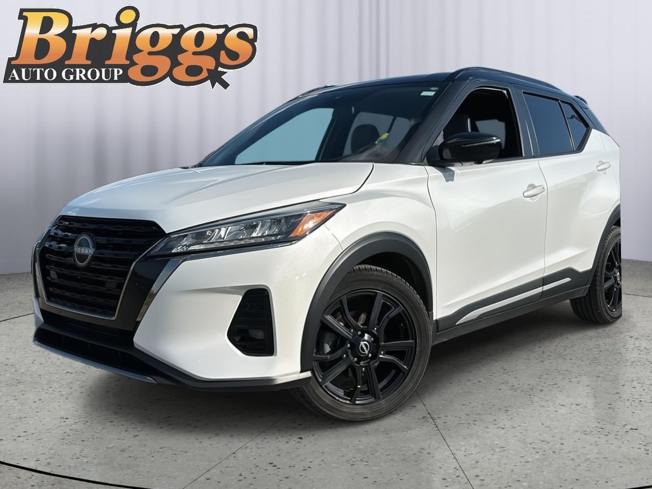 2022 Nissan Kicks SR