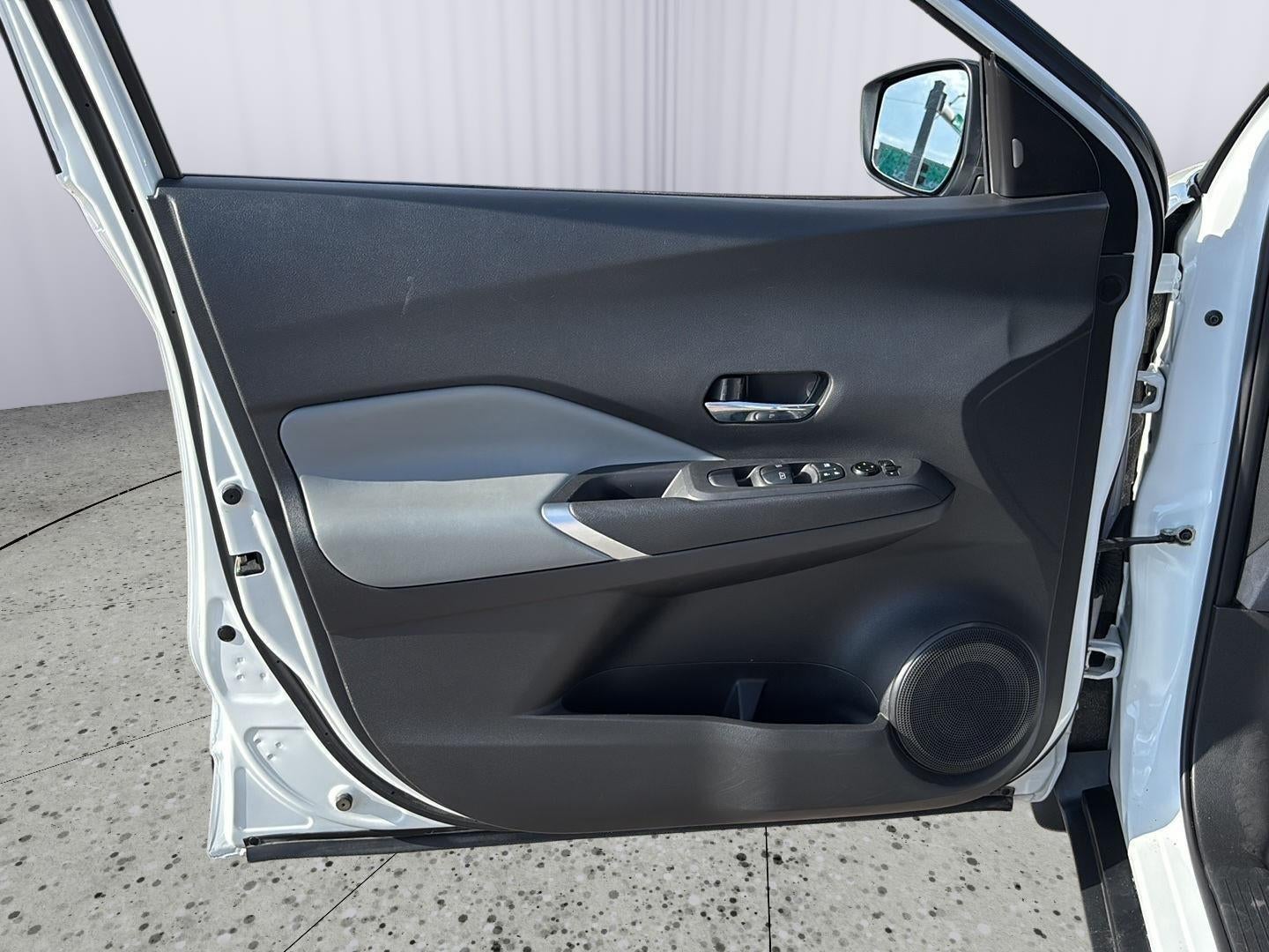 2022 Nissan Kicks SR