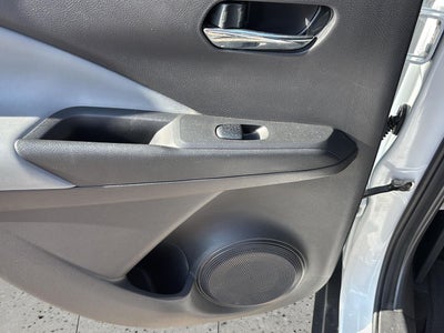 2022 Nissan Kicks SR