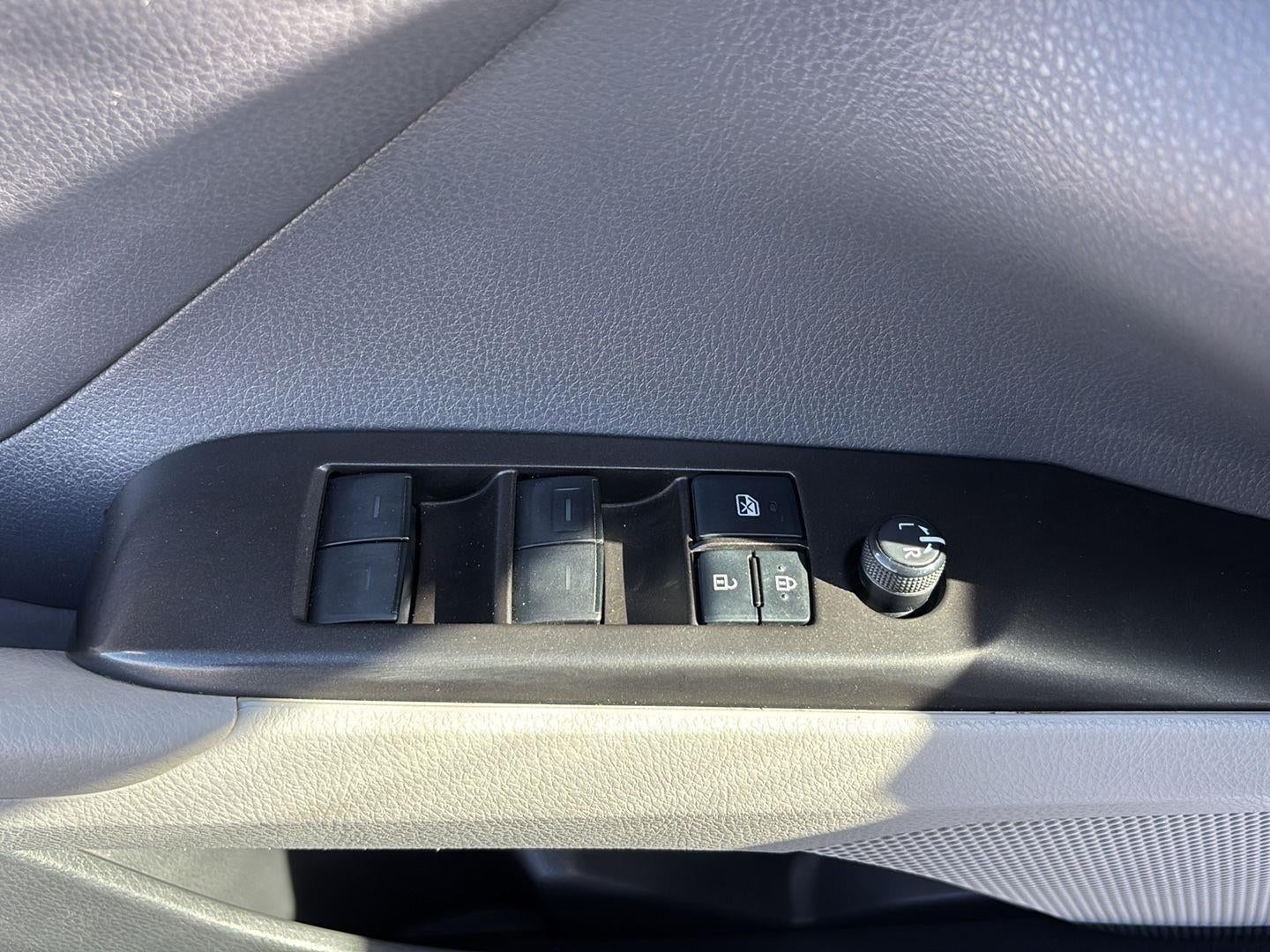 2022 Toyota CAMRY HYBRID LE