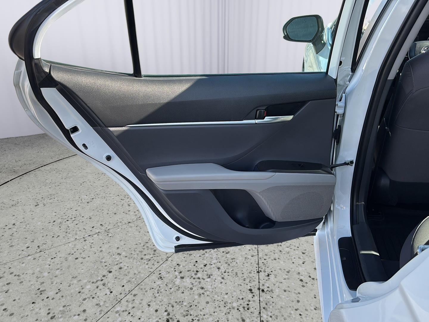 2022 Toyota CAMRY HYBRID LE