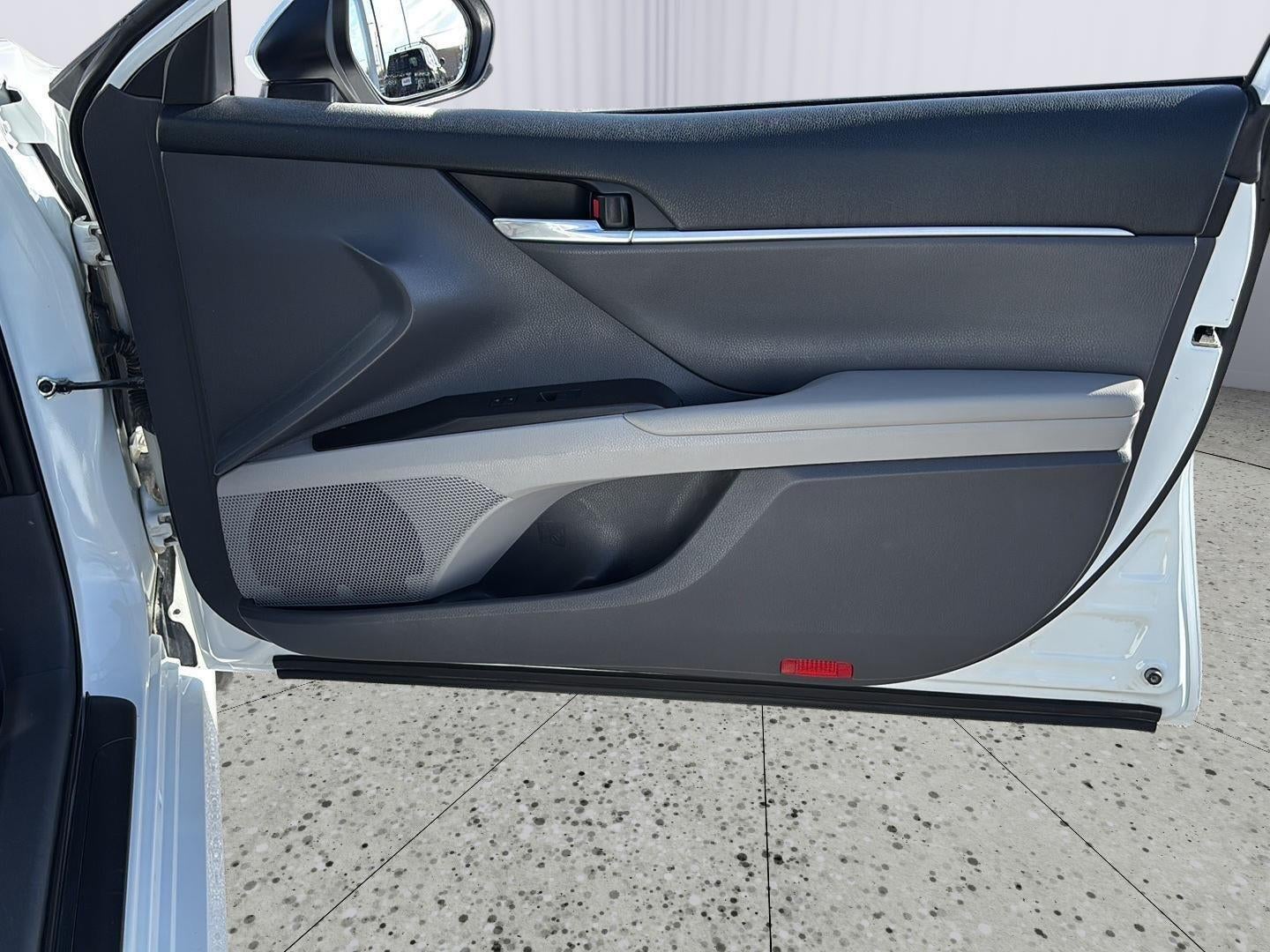 2022 Toyota CAMRY HYBRID LE